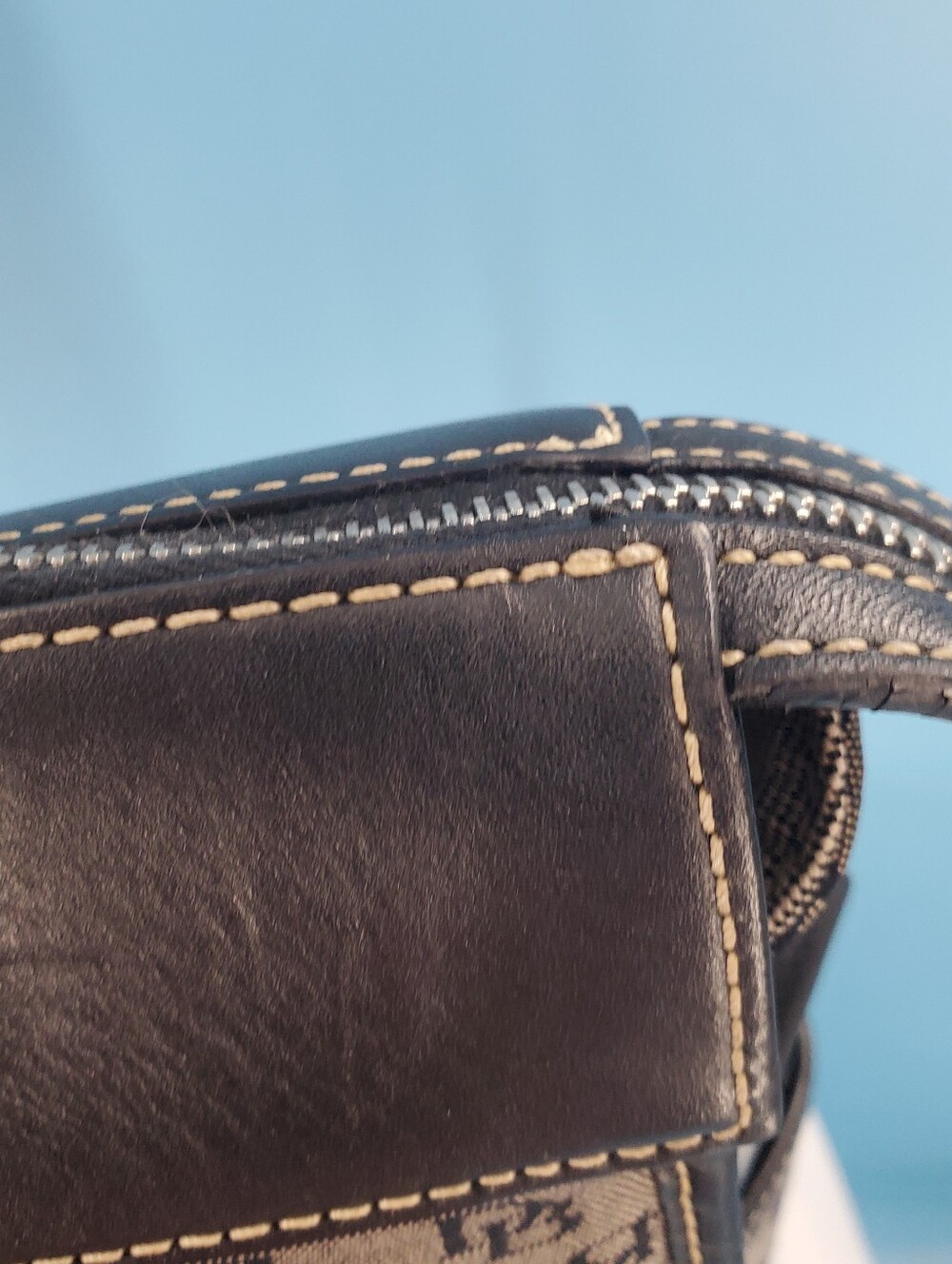 Dooney & Bourke two pocket shoulder bag - Picture 6 of 16